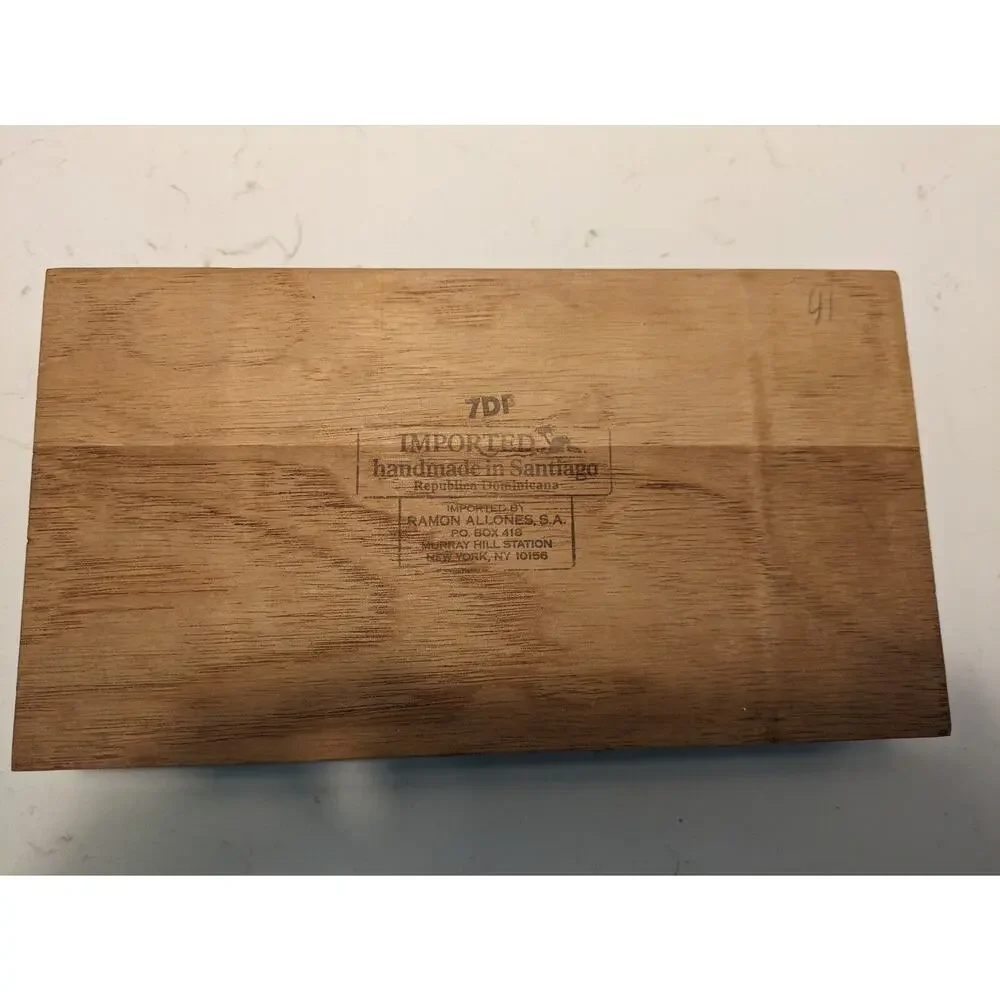 Vintage Wood Ramon Allones Maestro Cigar Box Excellent Clear Graphics.